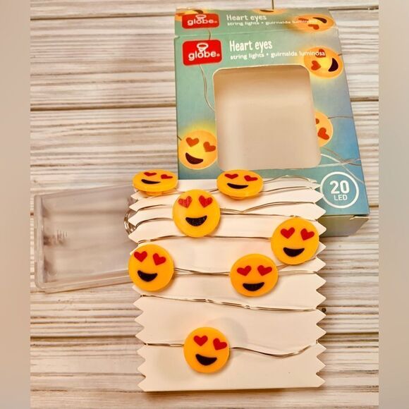 Globe Heart Eye Emoji String Lights - Picture 3 of 4